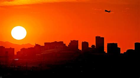 Covering the heat wave in sizzling Phoenix, an AP photographer recounts a scare from heat exhaustion